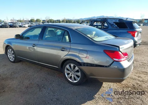 2005 Toyota Avalon Xls z USA, uszkodzony, nr VIN 4T1BK36B55U033830